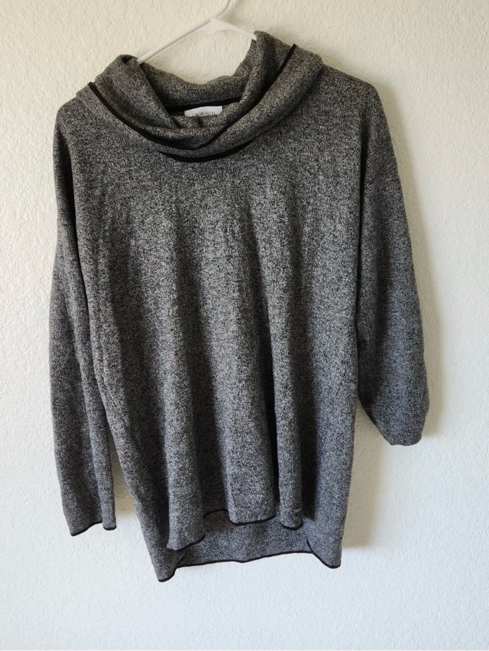 Calvin Klein Women's Size M Gray Cowl Neck Long Sleeve Lightweight Knit Sweater